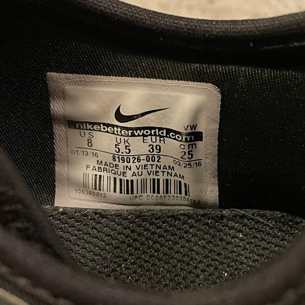 Women’s Nike running shoes - Picture 4 of 5